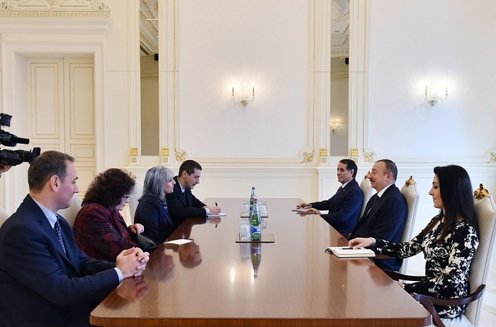 Präsident Ilham Aliyev empfängt eine Delegation um bulgarische Vizepräsidentin